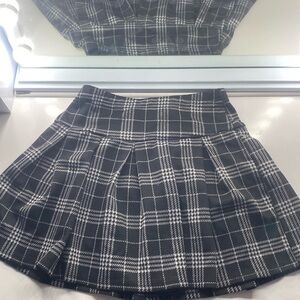 Cute skirt all black with white pattern, Size small